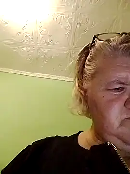 Snapshot of LusiyaGold5 chatting on 11/23/25, 08:30 LusiyaGold5 online show from 11/23/25, 08:30