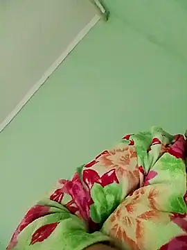 Snapshot of LusiyaGold5 chatting on 11/24/25, 08:36 LusiyaGold5 online show from 11/24/25, 08:36