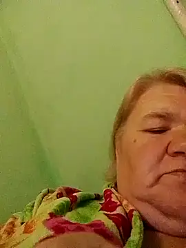 Snapshot of LusiyaGold5 chatting on 11/24/25, 09:14 LusiyaGold5 online show from 11/24/25, 09:14