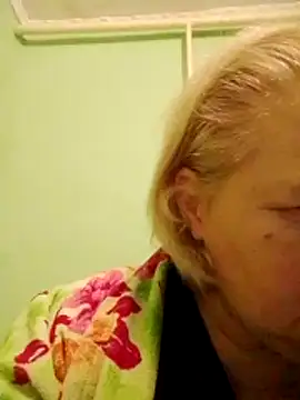 Snapshot of LusiyaGold5 chatting on 11/25/25, 09:04 LusiyaGold5 online show from 11/25/25, 09:04