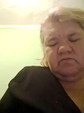 Snapshot of LusiyaGold5 chatting on 11/26/25, 09:49 LusiyaGold5 online show from 11/26/25, 09:49