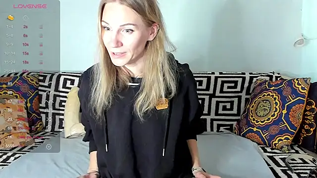 Snapshot of Amalia_Mio chatting on 10/12/25, 08:02 Amalia Mio online show from 10/12/25, 08:02