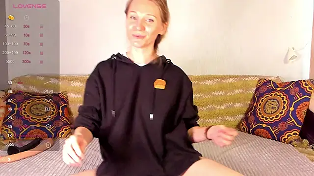 Snapshot of Amalia_Mio chatting on 10/19/25, 08:04 Amalia Mio online show from 10/19/25, 08:04