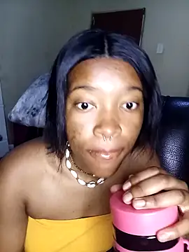 Snapshot of FreakieKay chatting on 10/27/25, 02:04 FreakieKay online show from 10/27/25, 02:04