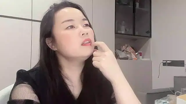 Snapshot of zhiqiu- chatting on 10/19/25, 03:56 zhiqiu- online show from 10/19/25, 03:56