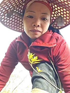 miomio-12 online show from 10/23/25, 02:00