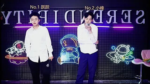 Snapshot of Boygayhouse chatting on 10/07/25, 05:15 Boygayhouse online show from 10/07/25, 05:15