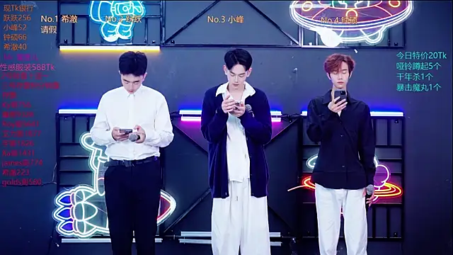 Snapshot of Boygayhouse chatting on 10/23/25, 08:13 Boygayhouse online show from 10/23/25, 08:13