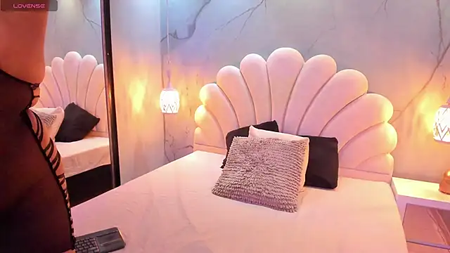 CatalinaCoopper online show from 11/06/25, 04:24