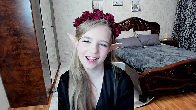 LunaCosplay online show from 10/21/25, 07:58