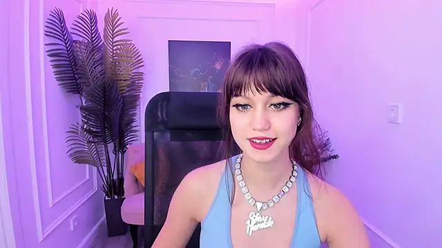 Snapshot of TiffanyYounge chatting on 11/04/25, 04:22 TiffanyYounge online show from 11/04/25, 04:22