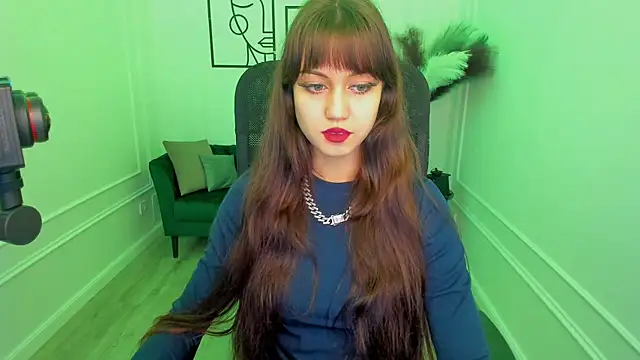 Snapshot of TiffanyYounge chatting on 11/07/25, 12:38 TiffanyYounge online show from 11/07/25, 12:38