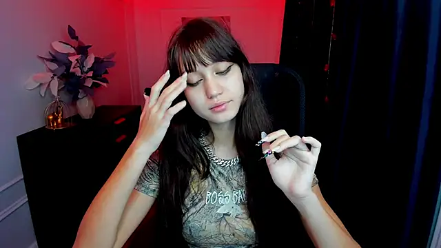 Snapshot of TiffanyYounge chatting on 11/15/25, 04:10 TiffanyYounge online show from 11/15/25, 04:10