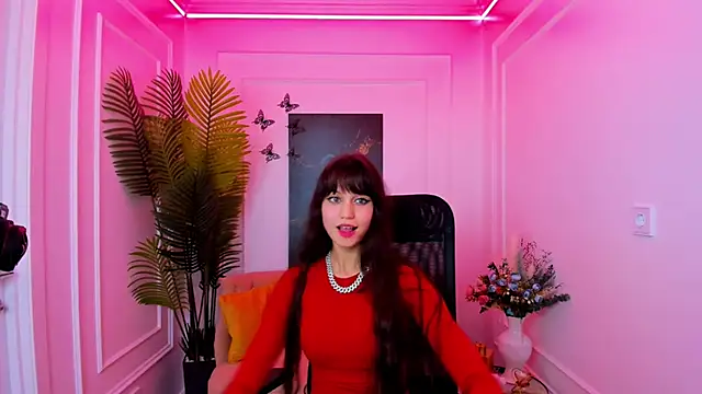 Snapshot of TiffanyYounge chatting on 11/17/25, 07:41 TiffanyYounge online show from 11/17/25, 07:41