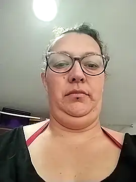 Snapshot of -saraqueen- chatting on 11/04/25, 03:00 -saraqueen- online show from 11/04/25, 03:00