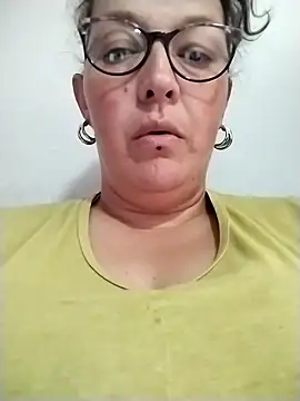 Snapshot of -saraqueen- chatting on 11/09/25, 07:34 -saraqueen- online show from 11/09/25, 07:34