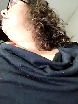 Snapshot of -saraqueen- chatting on 11/12/25, 04:46 -saraqueen- online show from 11/12/25, 04:46