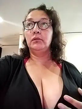 Snapshot of -saraqueen- chatting on 11/12/25, 04:51 -saraqueen- online show from 11/12/25, 04:51