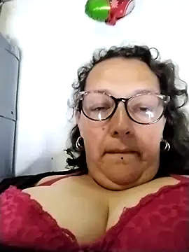 Snapshot of -saraqueen- chatting on 11/13/25, 04:55 -saraqueen- online show from 11/13/25, 04:55