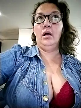 Snapshot of -saraqueen- chatting on 11/14/25, 04:28 -saraqueen- online show from 11/14/25, 04:28