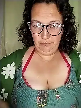 Snapshot of -saraqueen- chatting on 11/16/25, 06:19 -saraqueen- online show from 11/16/25, 06:19