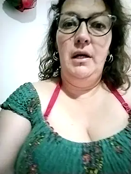 Snapshot of -saraqueen- chatting on 11/23/25, 09:25 -saraqueen- online show from 11/23/25, 09:25