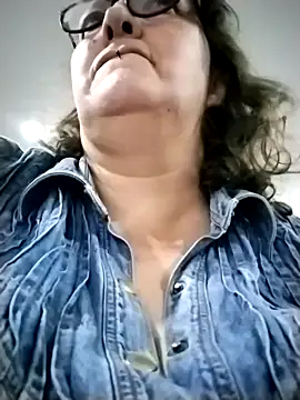 Snapshot of -saraqueen- chatting on 11/28/25, 08:55 -saraqueen- online show from 11/28/25, 08:55