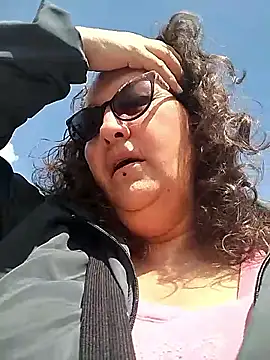 Snapshot of -saraqueen- chatting on 12/01/25, 03:39 -saraqueen- online show from 12/01/25, 03:39