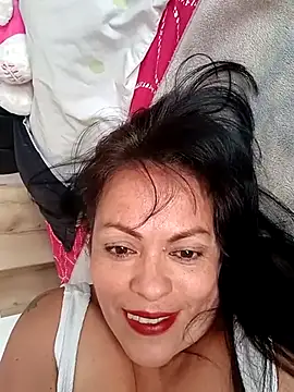 Snapshot of Lucia-Naughty chatting on 10/07/25, 09:01 Lucia-Naughty online show from 10/07/25, 09:01