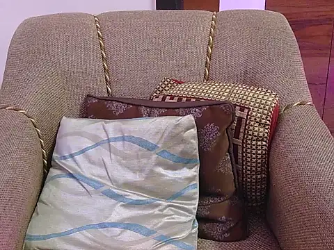 cute zaraa online show from 11/19/25, 05:18