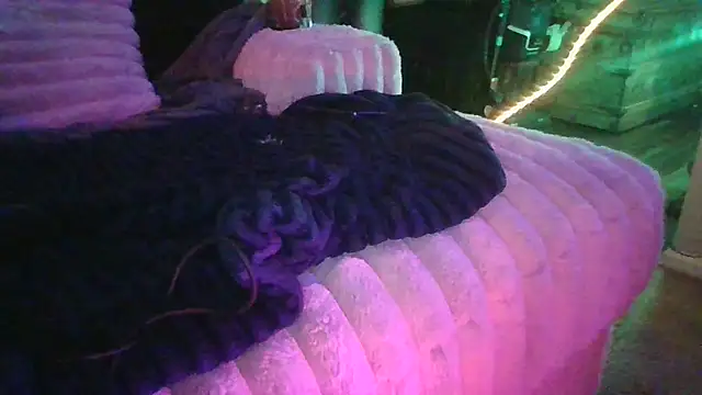 nvthvn555 online show from 10/27/25, 05:55