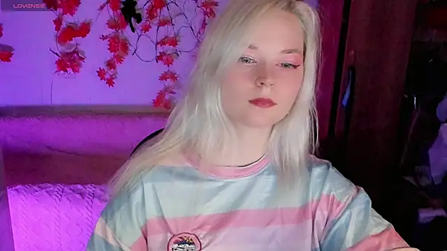 Snapshot of HoneyDazzle chatting on 10/24/25, 07:32 HoneyDazzle online show from 10/24/25, 07:32