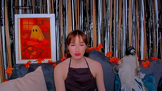 Olivia Grantt online show from 10/25/25, 01:02