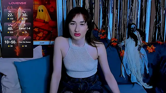 Olivia Grantt online show from 10/31/25, 01:06