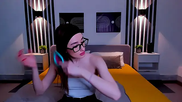 Olivia Grantt online show from 11/14/25, 01:04