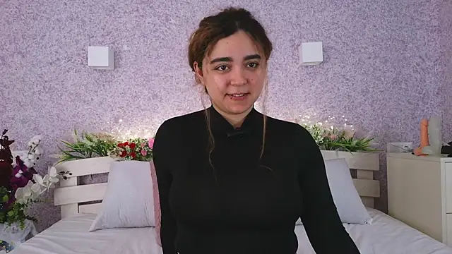 Snapshot of _Mary_Me chatting on 10/21/25, 02:12 Mary Me online show from 10/21/25, 02:12