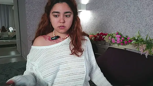 Snapshot of _Mary_Me chatting on 11/08/25, 08:07 Mary Me online show from 11/08/25, 08:07