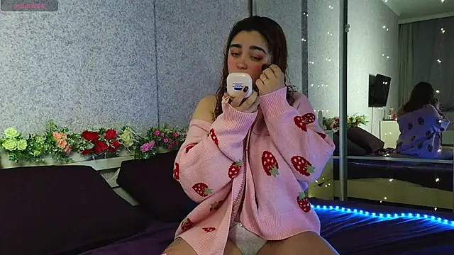 Snapshot of _Mary_Me chatting on 11/28/25, 07:49 Mary Me online show from 11/28/25, 07:49