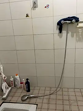 yichengm online show from 10/13/25, 01:00