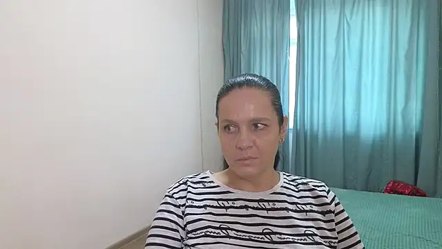 Snapshot of Velve_Dream chatting on 10/08/25, 06:00 Velve Dream online show from 10/08/25, 06:00