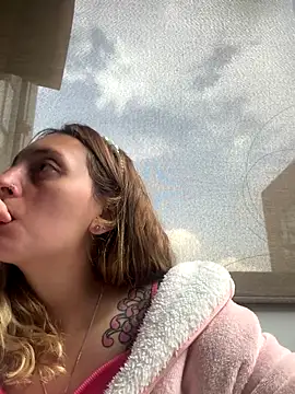 Mia dca online show from 10/23/25, 03:11