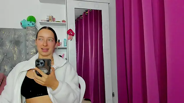 Snapshot of Sophia_rouse chatting on 10/18/25, 03:09 Sophia rouse online show from 10/18/25, 03:09