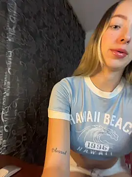 Snapshot of Sophia_rouse chatting on 11/24/25, 02:00 Sophia rouse online show from 11/24/25, 02:00