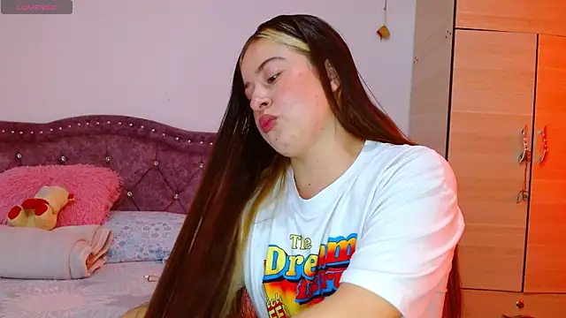 Hanssel tess online show from 10/18/25, 04:30