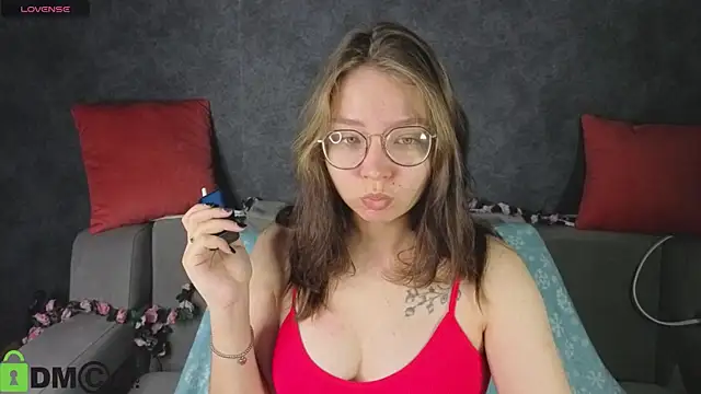 Nuura Moore online show from 11/24/25, 01:05