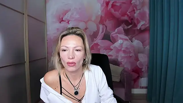 AlinaMoor online show from 10/24/25, 05:48