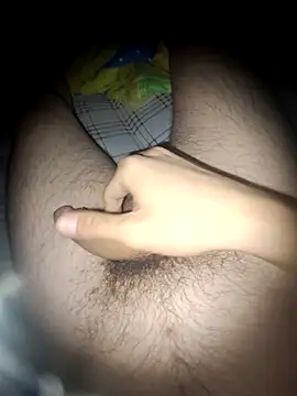 Snapshot of Aragis35 chatting on 10/22/25, 10:20 Aragis35 online show from 10/22/25, 10:20