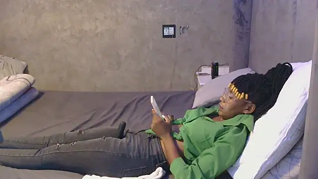 petite queenx online show from 10/25/25, 02:02