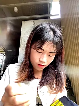 Snapshot of Mylinh- chatting on 10/09/25, 01:47 Mylinh- online show from 10/09/25, 01:47