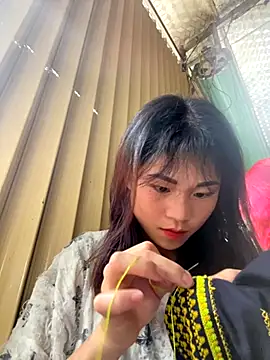 Snapshot of Mylinh- chatting on 10/15/25, 08:36 Mylinh- online show from 10/15/25, 08:36